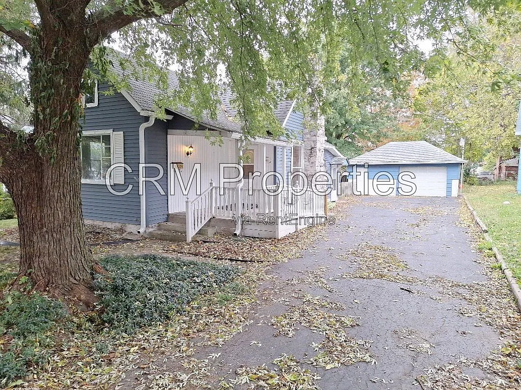 3 bed, 1.0 bath, 1050 sqft, $1,125 — Photo 2
