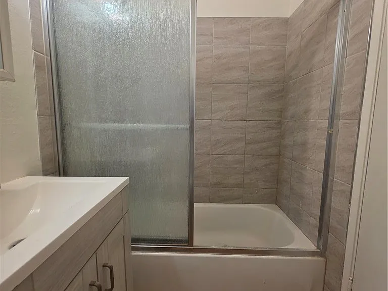 928 N Vicentia Ave #C — Photo 14