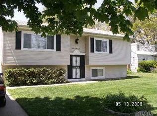 819 Clocks Blvd, Massapequa, NY 11758
