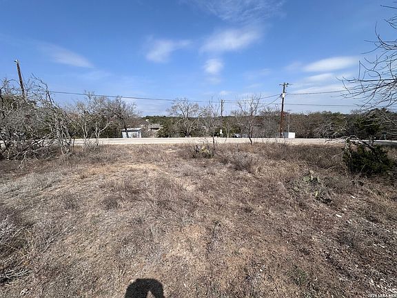 4th image of 1341 Lakeshore LOT 32-33