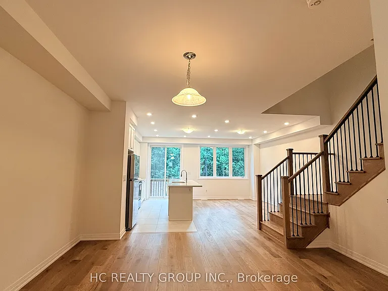16 Anna Russell Way — Photo 3