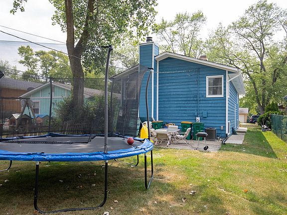 4th image of 1423 N Pleasant Dr