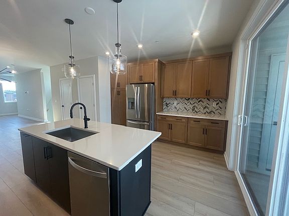 4th image of 14431 Glen Manor Dr #601