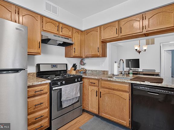 4th image of 2001A Denham Ct #A