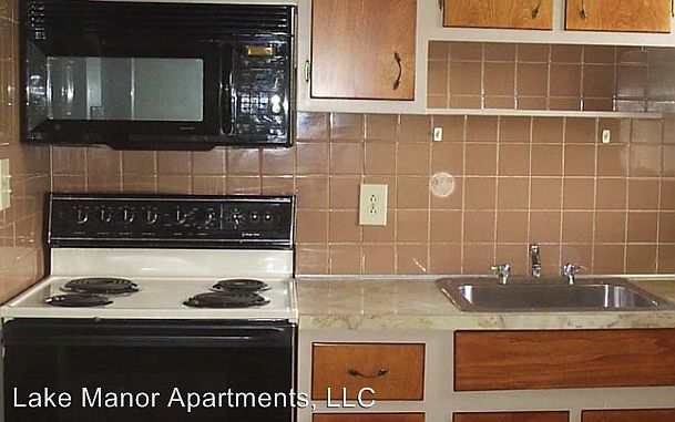 2nd image of 17572 Lake Shore Blvd APT 202