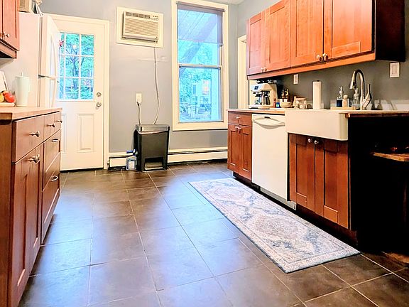4th image of 223 Monroe St #1