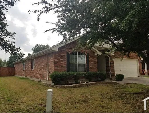 4 bed, $3,085 — Photo 2