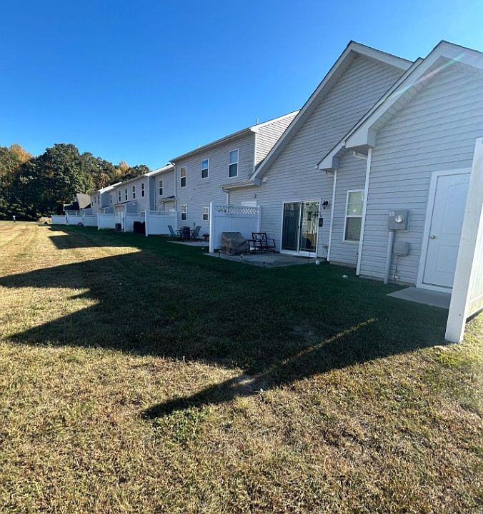 2nd image of 513 Stockbridge Ct