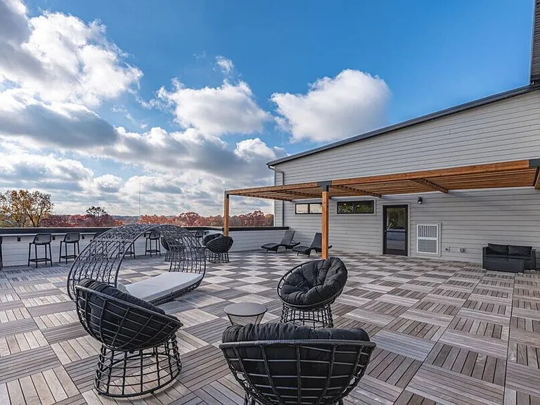 Galloway Flats | Luxury Living with all the amenities! $500 Deposit! — Photo 1