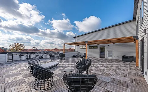 Galloway Flats | Luxury Living with all the amenities! $500 Deposit! Photo 1