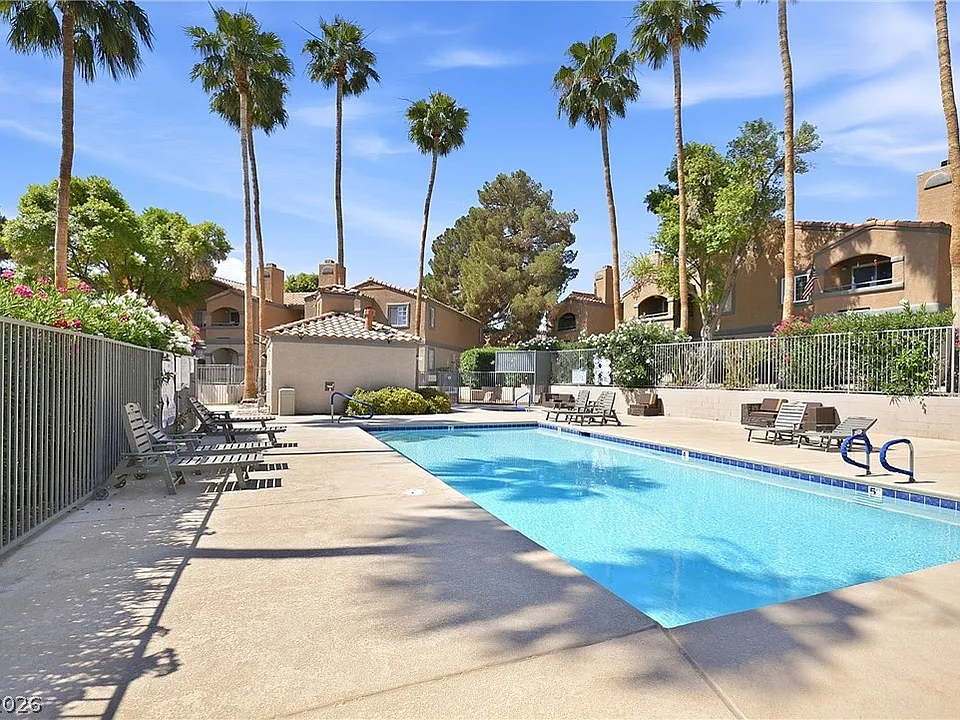 220 Mission Catalina Ln #207