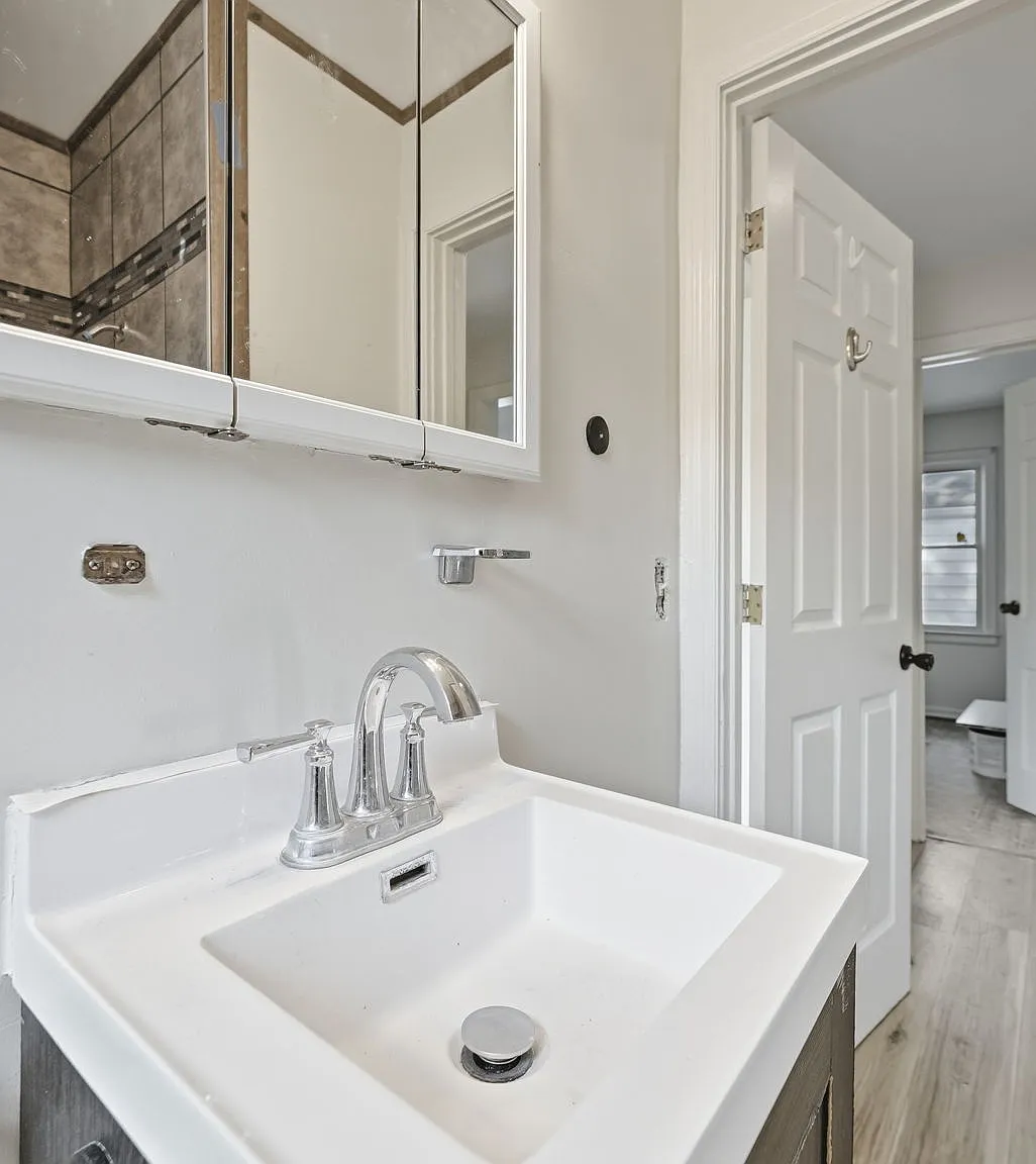 2 bed, 850 sqft, $1,300 — Photo 4