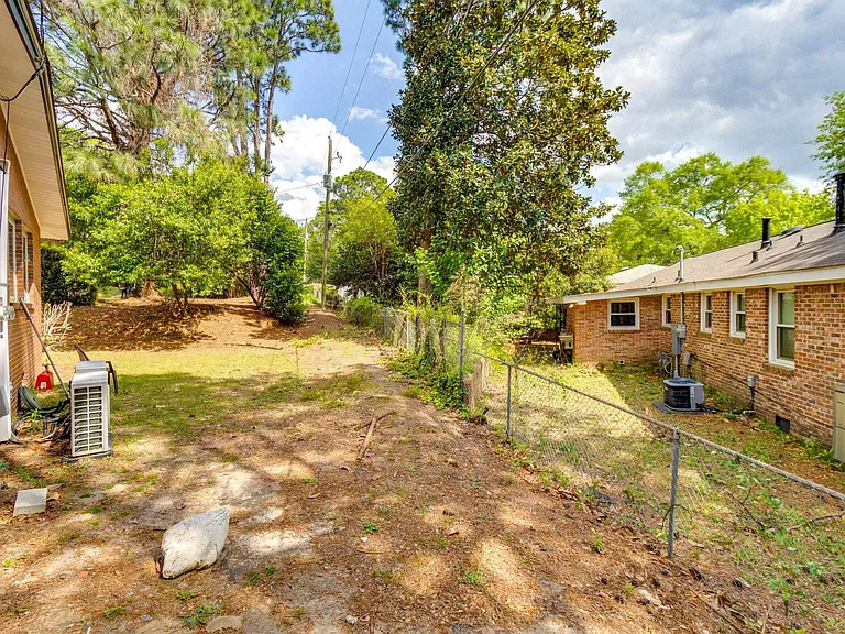 2742 Montgomery Ave — Photo 19