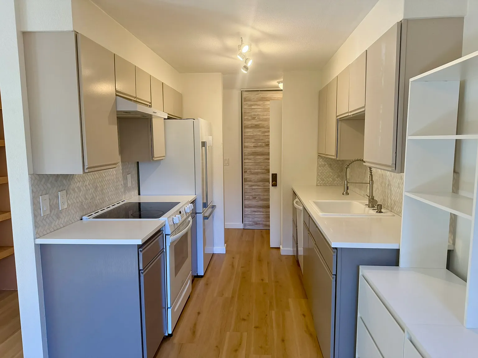 2 bed, 756 sqft, $2,250 — Photo 2