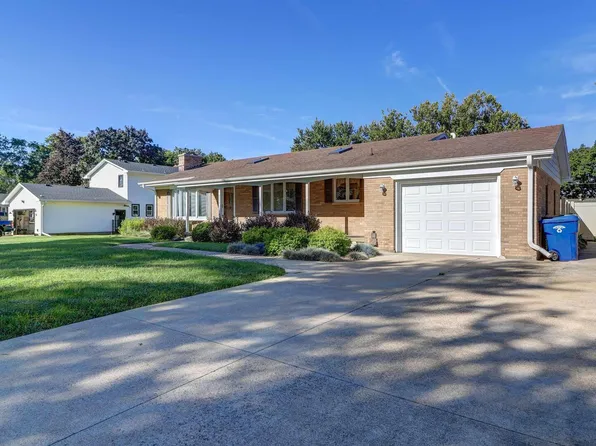 728 Mill Creek Ln, Clinton, IA 52732