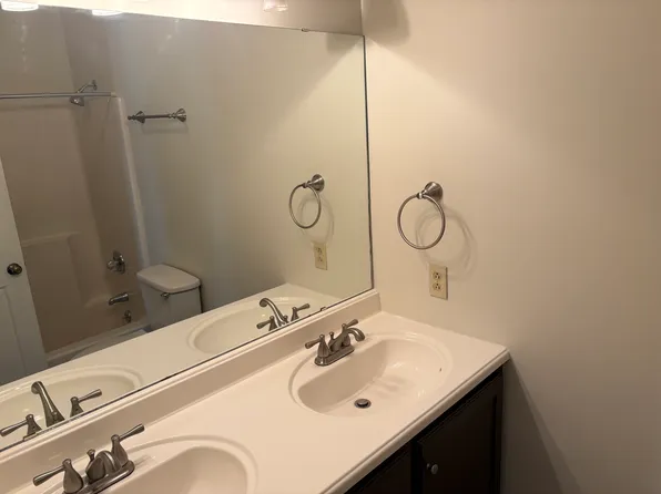 120 Greenbriar St Unit 3, Mount Airy, NC 27030