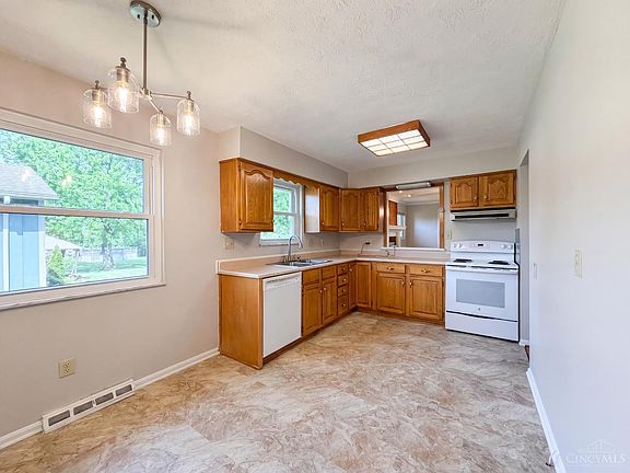 2nd image of 2086 Resor Rd