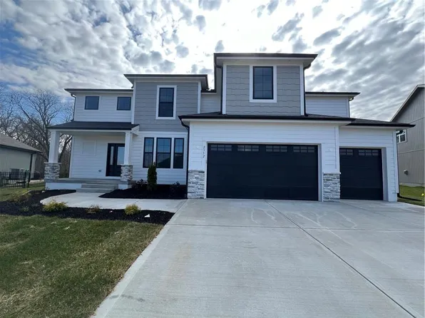 2352 Fishing Ln, Kearney, MO 64060