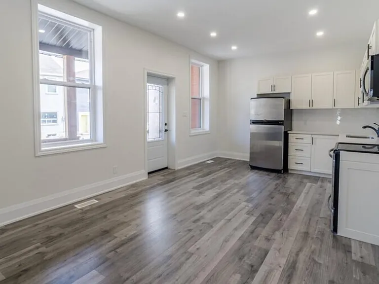 87 Victoria Ave N #4 — Photo 9