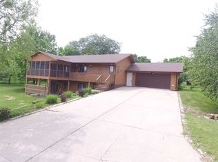 113 Oak Hills Dr, Yankton, SD 57078