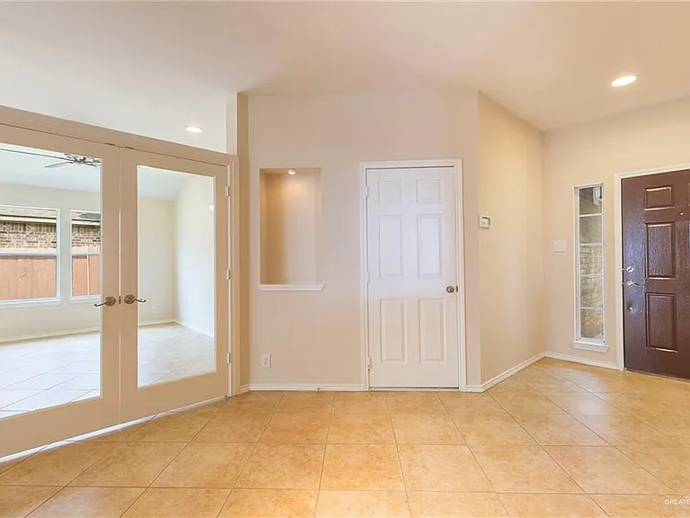 4202 Santa Marina St — Photo 3