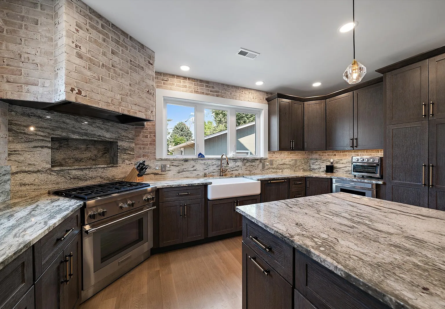 5 bed, 3426 sqft, $6,500 — Photo 4
