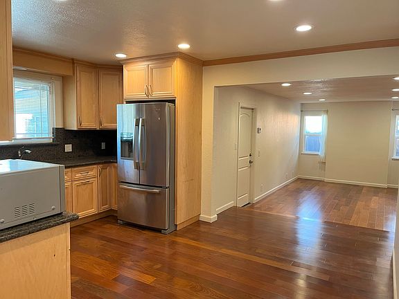 5th image of 6472 Canterbury Ct