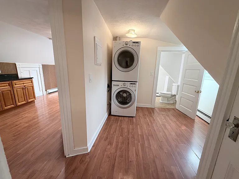 38 Glenwood St #3 — Photo 16