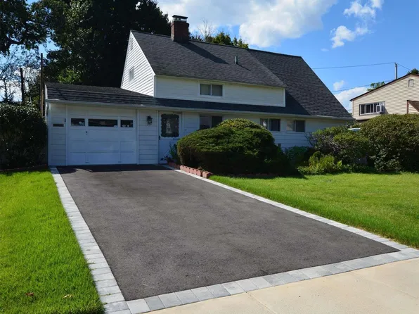 182 Friends Lane, Westbury, NY 11590