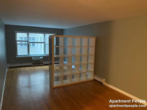 2nd image of 420 W Aldine Ave APT 501