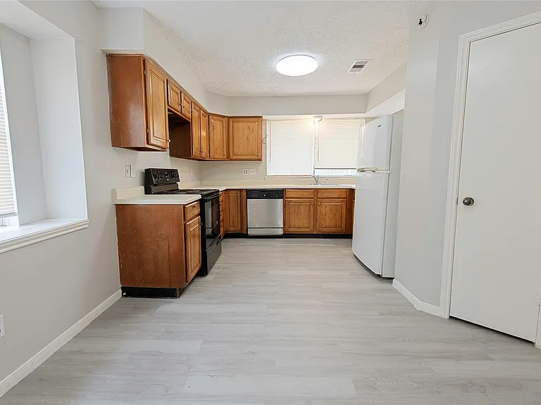 21310 Park Run Dr — Photo 8