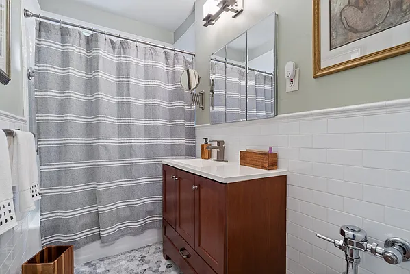 Sold by RE MAX Team | media 10