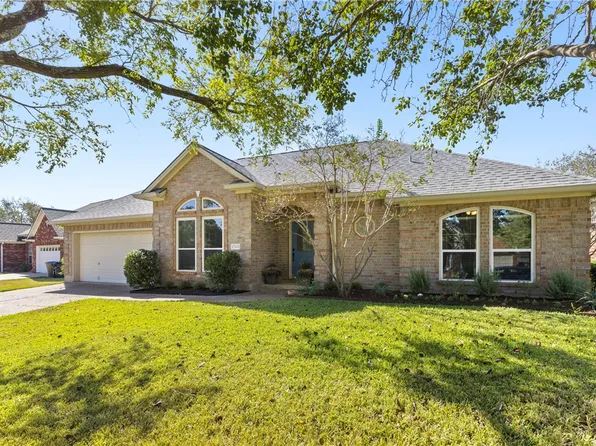 2310 S Pioneer Trl, Bryan, TX 77808