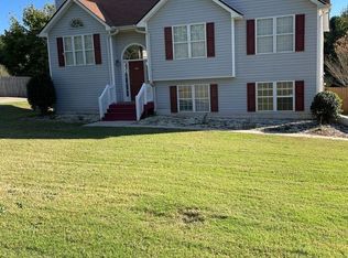 30 Hedgerose Dr, Newnan, GA 30265