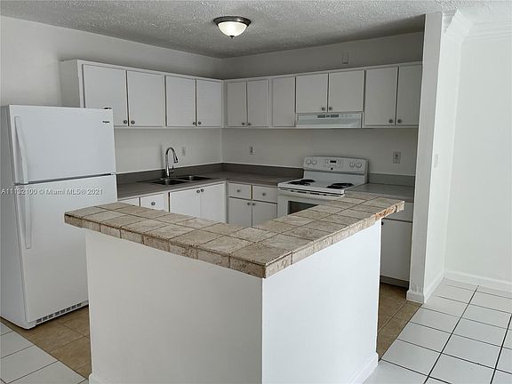2nd image of 5687 NW 194th Ln #1