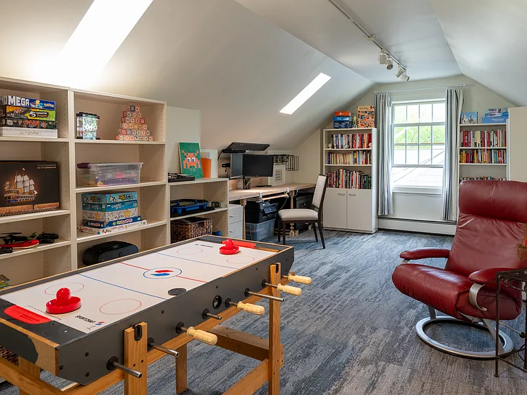 Third floor bonus room can also be a 6th bedroom.