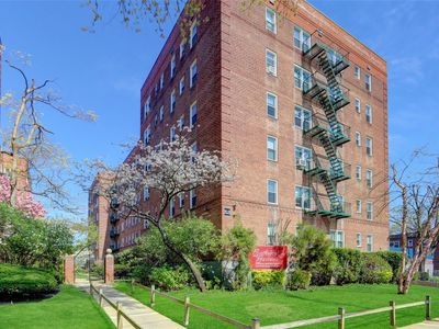32 Cathedral Avenue #2E, Hempstead, NY, 11550