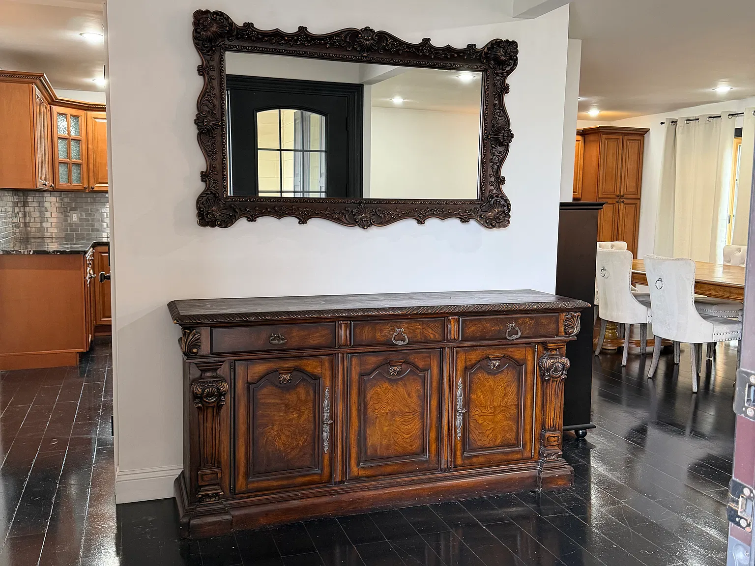 5 bed, 1644 sqft, $3,300 — Photo 3