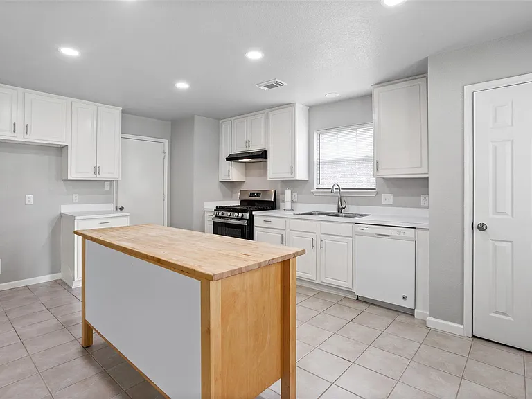 4806 Quiet Canyon Dr — Photo 5