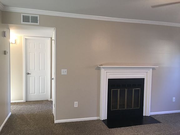 LV 25x13 w/Fireplace