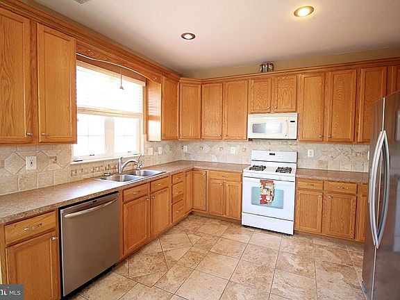 3rd image of 11218 Englewood Ct