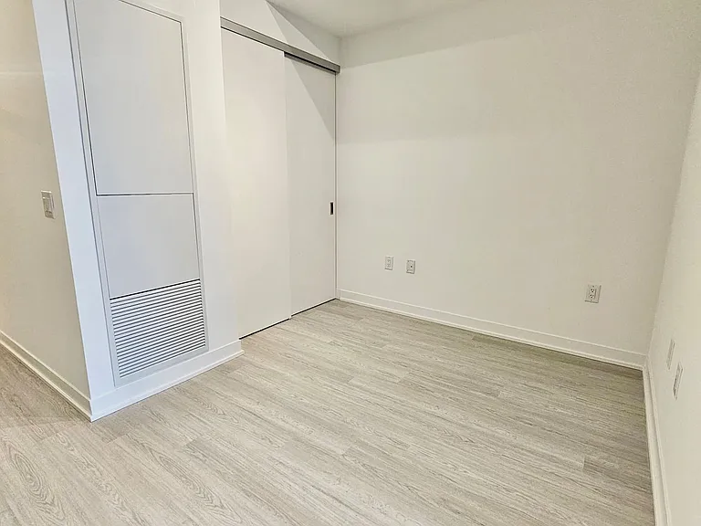 195 McCaul St #1412 — Photo 12