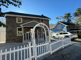 15 Roslyn Rd, Roslyn Heights, NY 11577