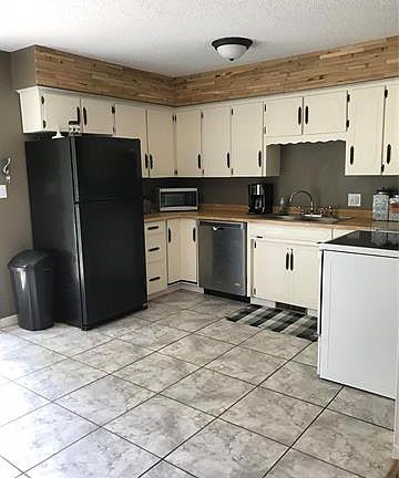 2nd image of 520 Lyndhurst Dr