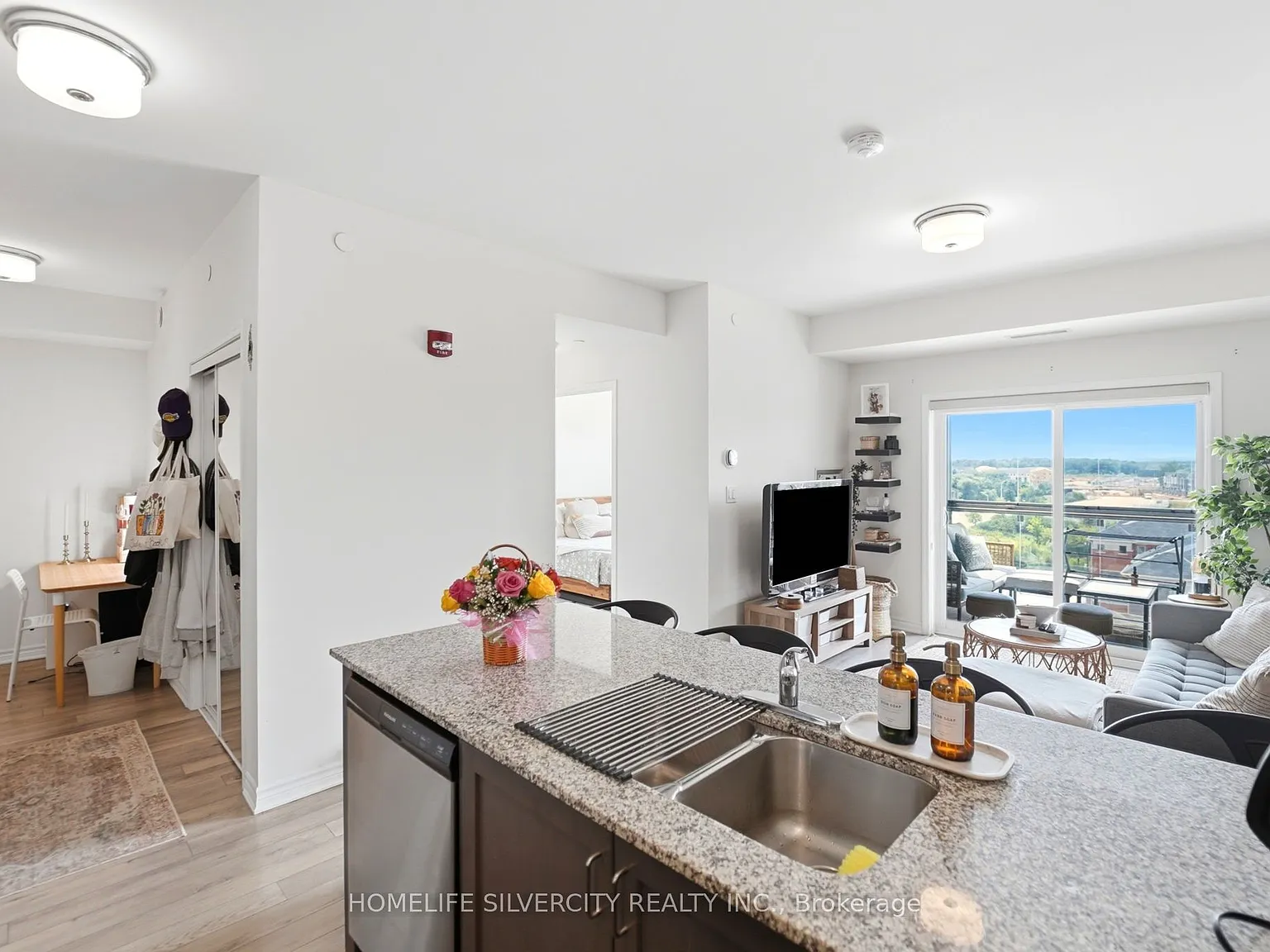 2 bed, $2,000 — Photo 2