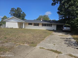 1034 Zircon Dr, Toms River, NJ