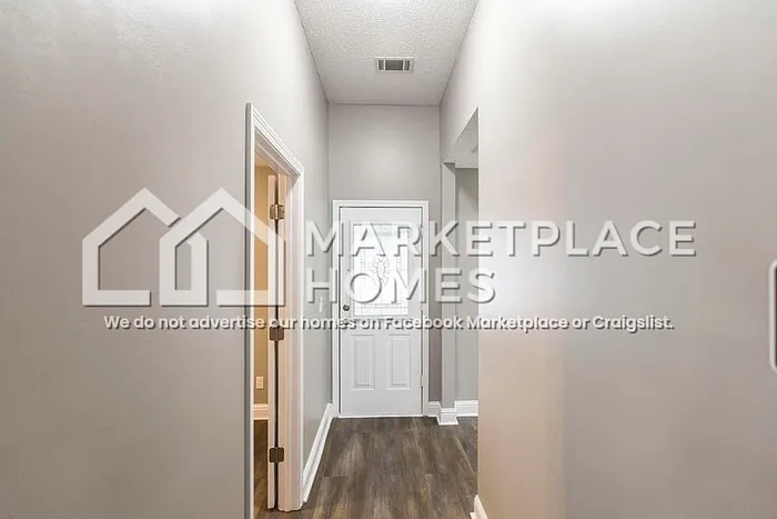415 Covington Cv — Photo 2