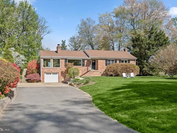 2807 Maple Ln, Fairfax, VA 22031