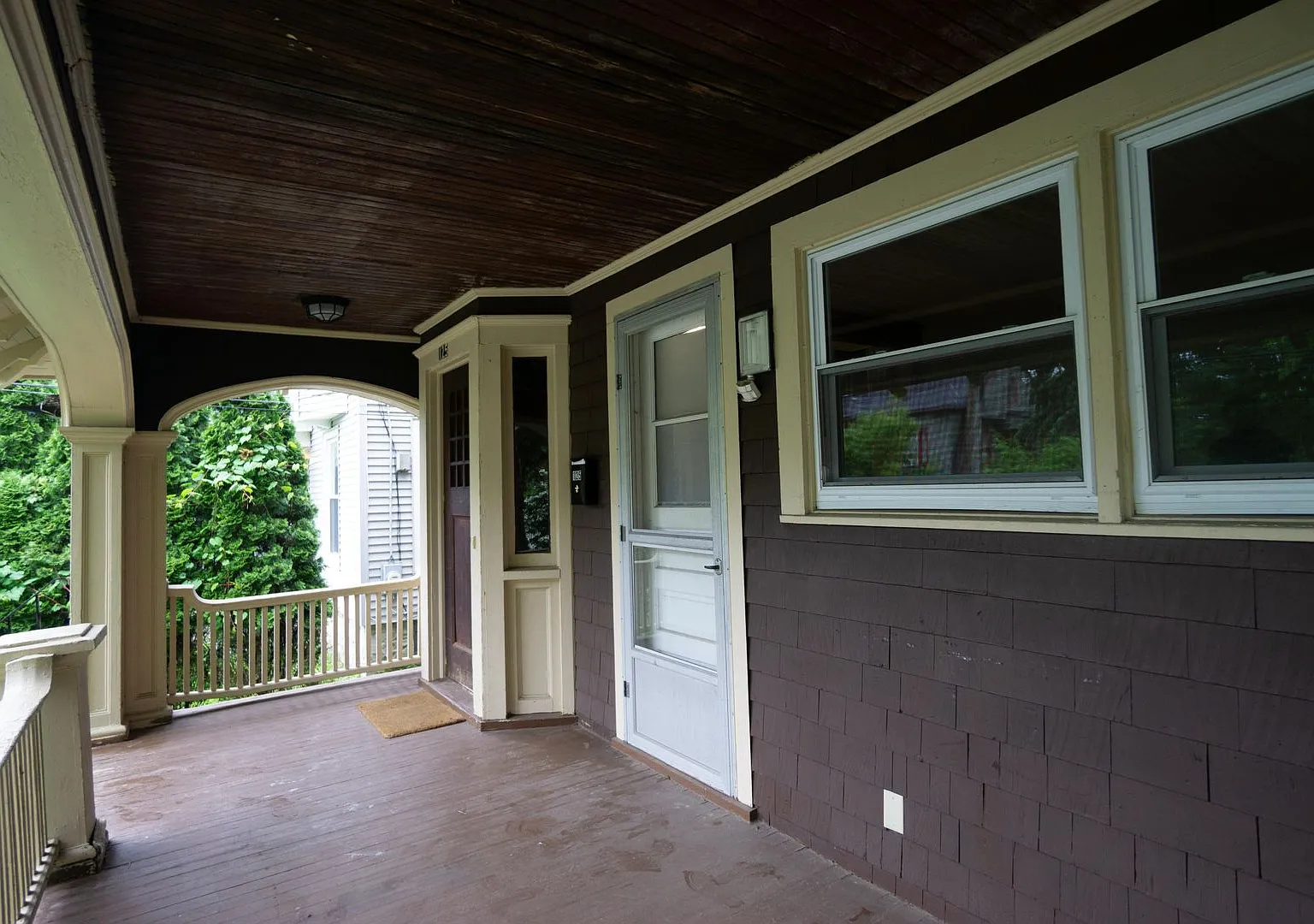 125 Victoria Place - Available 6/1/27 - Lovely House With Front Porch And Off-Street Parking — Photo 4