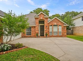 2307 Castlegate Dr, Corinth, TX 76210